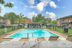 2134 Fairfax Ave, Unit E14 in Nashville, TN - Building Photo