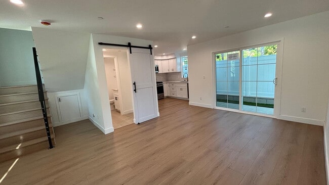 4880 Bruges Ave in Woodland Hills, CA - Building Photo - Building Photo