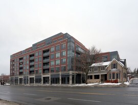 7608 Yonge St in Vaughan, ON - Building Photo
