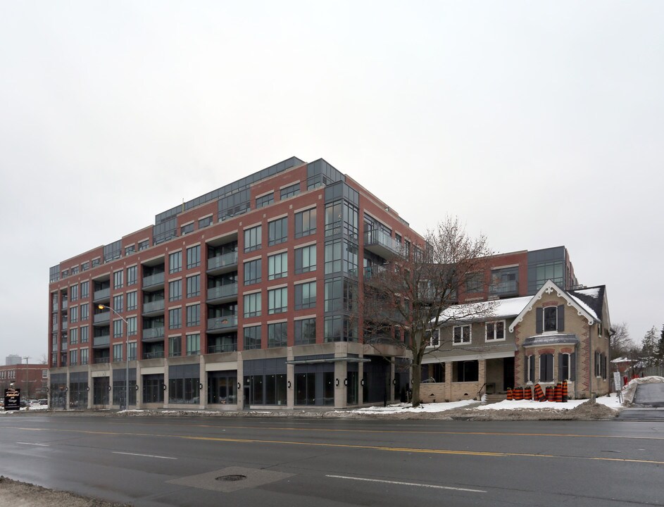 7608 Yonge St in Vaughan, ON - Building Photo