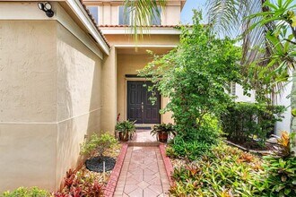 1325 Camellia Cir in Weston, FL - Building Photo - Building Photo