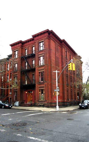 159-161 Hall St in Brooklyn, NY - Building Photo