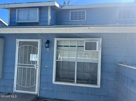 5033 Avenue L10 Ave in Lancaster, CA - Building Photo