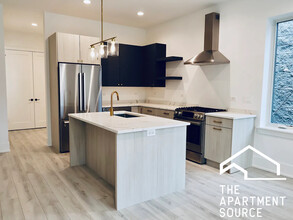 1814 W Thomas St, Unit 2F in Chicago, IL - Building Photo - Building Photo