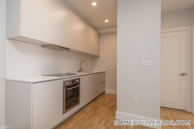 136 Highland Ave, Unit 11 in Somerville, MA - Building Photo - Building Photo