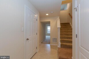 440 Rumbling Rock Rd in Hedgesville, WV - Building Photo