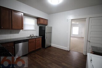 243 Valley Ave NW in Grand Rapids, MI - Building Photo - Building Photo