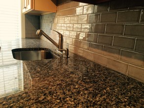 6106 Yardley Way in Pittsburgh, PA - Building Photo - Building Photo