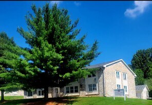 Magnolia Manor Apartments and Townhomes in Des Moines, IA - Building Photo