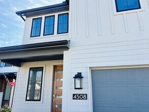 4508 Hogan's Alley Dr in Arlington, TX - Foto de edificio - Building Photo