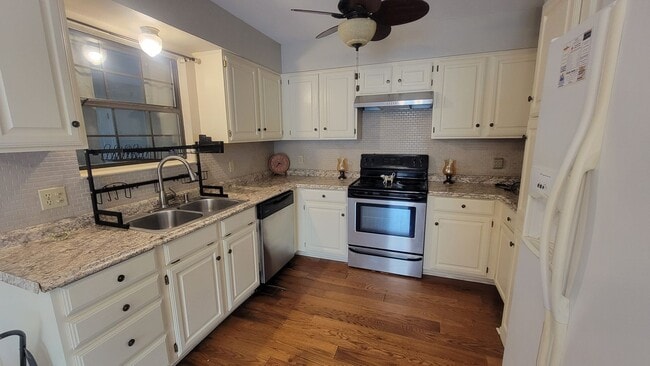 214 Fireside Village Dr in Keene, TX - Building Photo - Building Photo