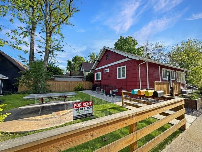 property at 1017 W Sherman St