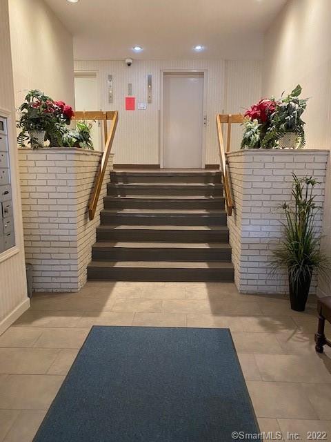 34A E Pembroke Rd, Unit 103 in Danbury, CT - Building Photo - Building Photo