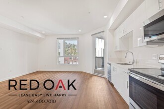 1860 N Western Ave, Unit 213 in Los Angeles, CA - Building Photo - Building Photo