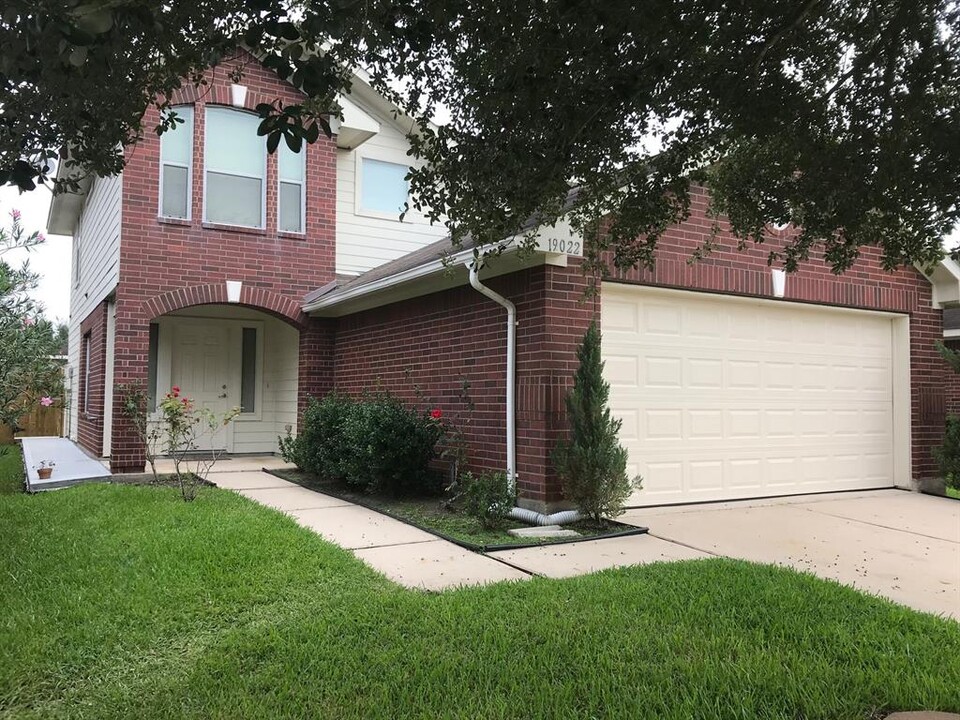 19022 Yellow Thrush Dr in Cypress, TX - Foto de edificio