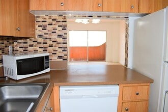 10900 SW 104th St, Unit 316 in Miami, FL - Building Photo - Building Photo