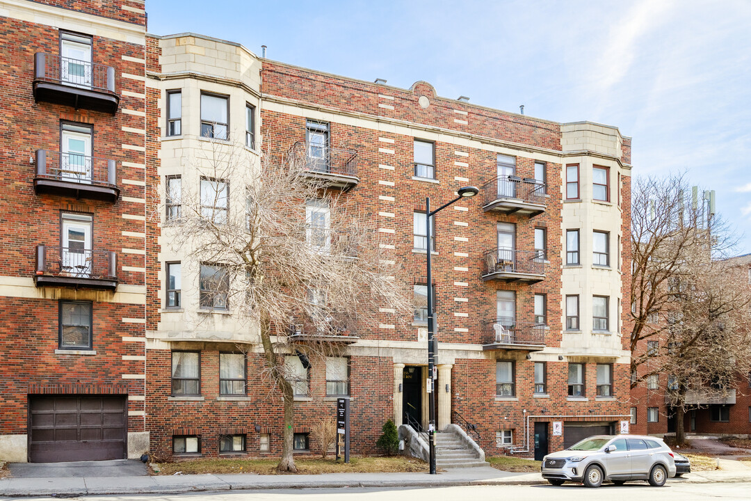 4800 Queen-Mary Ch in Montréal, QC - Building Photo