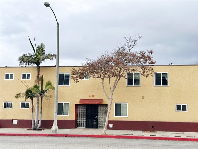 1731 Pico Blvd in Santa Monica, CA - Foto de edificio - Primary Photo