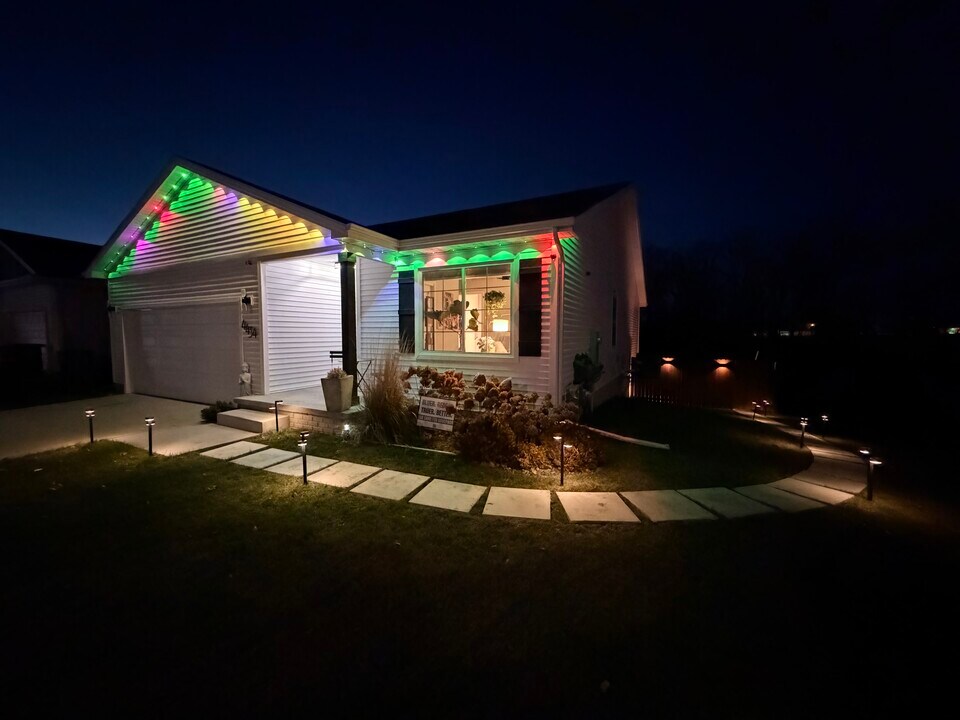 4434 Honey Bee Rdg in Des Moines, IA - Foto de edificio