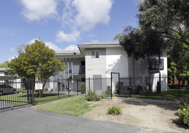 Park Hills Villa in Sacramento, CA - Foto de edificio - Building Photo