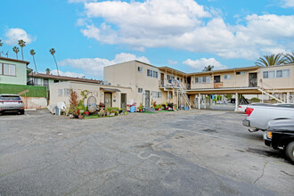 4114-4116 W Century Blvd in Inglewood, CA - Foto de edificio - Building Photo