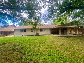 815 S Roy Reynolds Dr in Harker Heights, TX - Building Photo