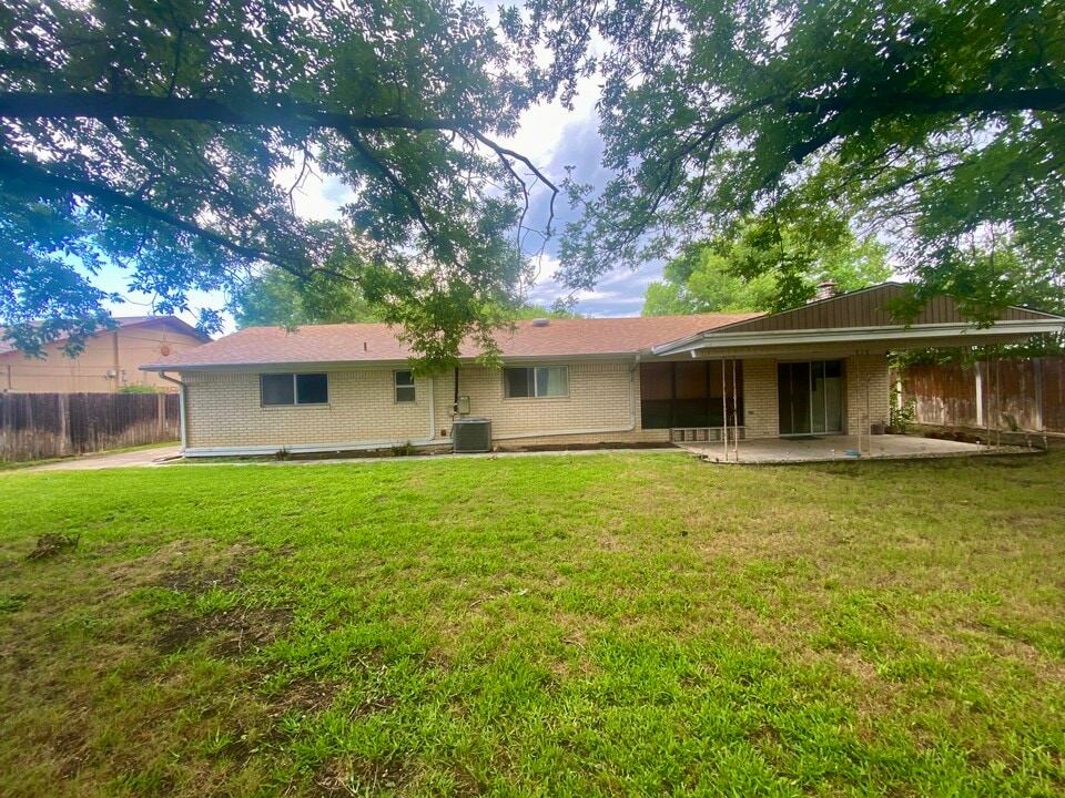 815 S Roy Reynolds Dr in Harker Heights, TX - Building Photo