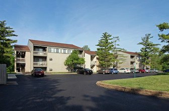 PONDEROSA VILLAGE in Columbus, OH - Building Photo - Building Photo