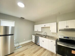 10 Freeman Ct in Dover, NH - Building Photo - Building Photo