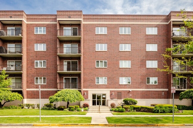 1330 Perry St in Des Plaines, IL - Foto de edificio - Building Photo