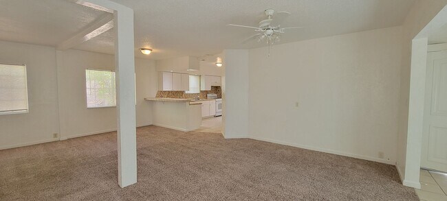 2035 Jewell Ln in Redding, CA - Building Photo - Building Photo