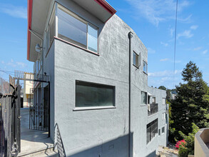 35-41 Home Pl E in Oakland, CA - Building Photo - Building Photo