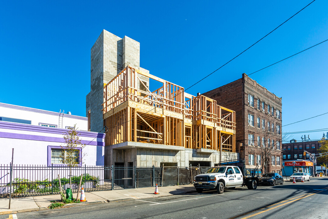 304-306 61st St in West New York, NJ - Building Photo