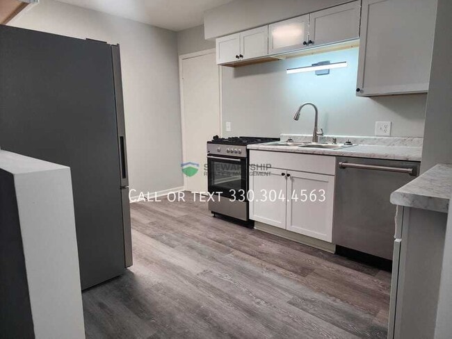 2559 Edwin Ave in Akron, OH - Building Photo - Building Photo