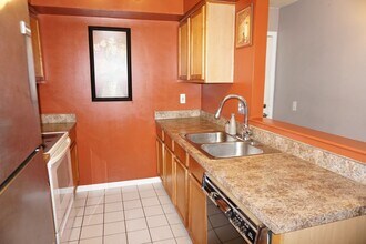 27991 Rollcrest Rd in Farmington Hills, MI - Building Photo - Building Photo