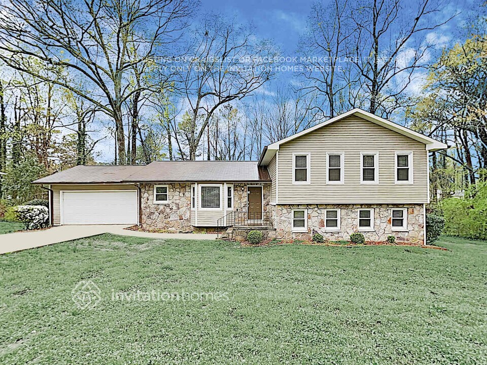 2354 Shadowood Dr SW in Conyers, GA - Building Photo