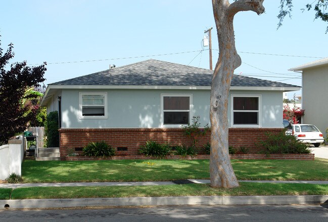 278-280 Dos Caminos Ave in Ventura, CA - Building Photo - Building Photo