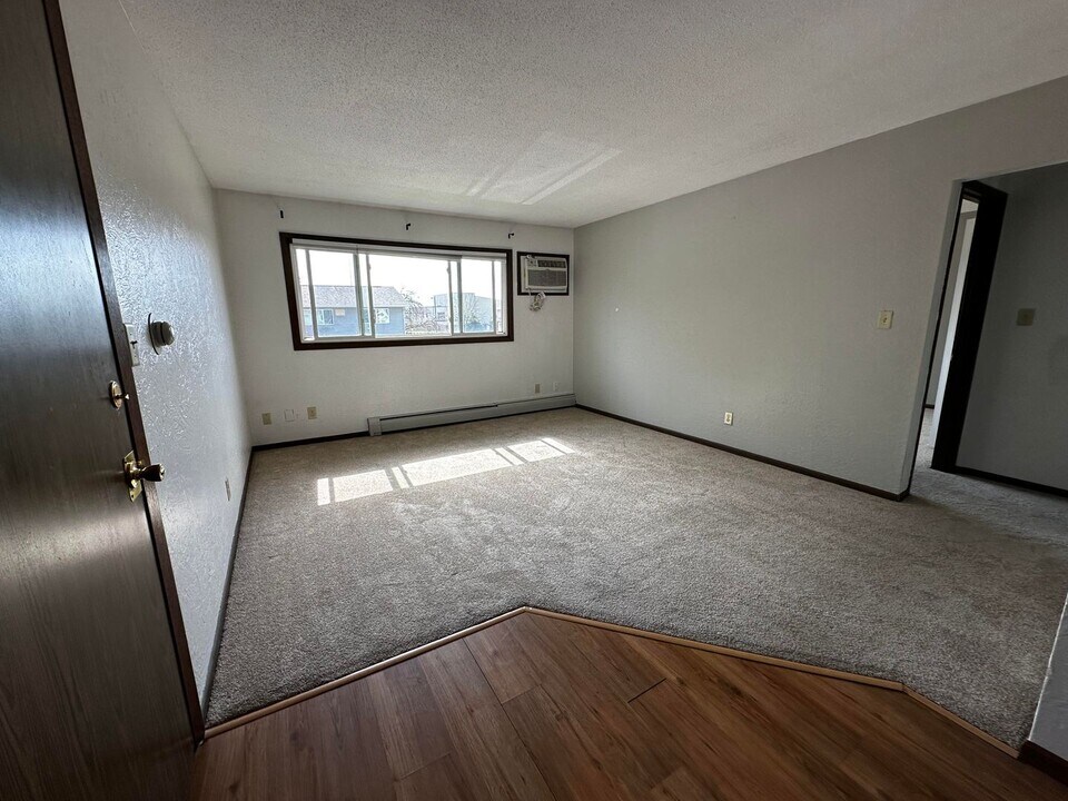 890 33rd Ave-Unit -Unit C in Marion, IA - Building Photo