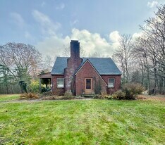 45 Hoppen Rd in New Hartford, CT - Building Photo