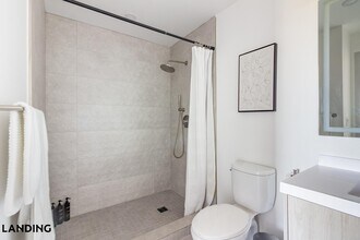 1155 NE 126th St, Unit 532 in North Miami, FL - Foto de edificio - Building Photo