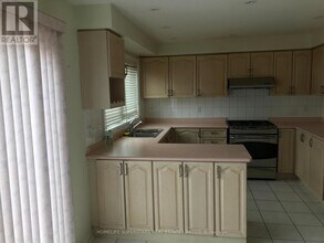 54 Hollybush St in Brampton, ON - Building Photo - Building Photo