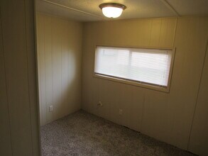 5692 Northwest Dr in Bellingham, WA - Building Photo - Building Photo