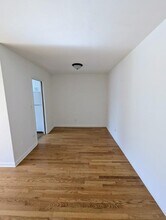 2211 W Touhy Ave in Chicago, IL - Building Photo - Building Photo