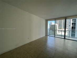 1050 Brickell Ave, Unit 2008 in Miami, FL - Building Photo - Building Photo