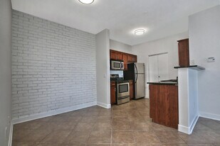 3302 N 7th St, Unit 206