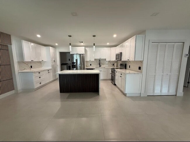 14273 SW 52nd St in Miami, FL - Building Photo - Building Photo