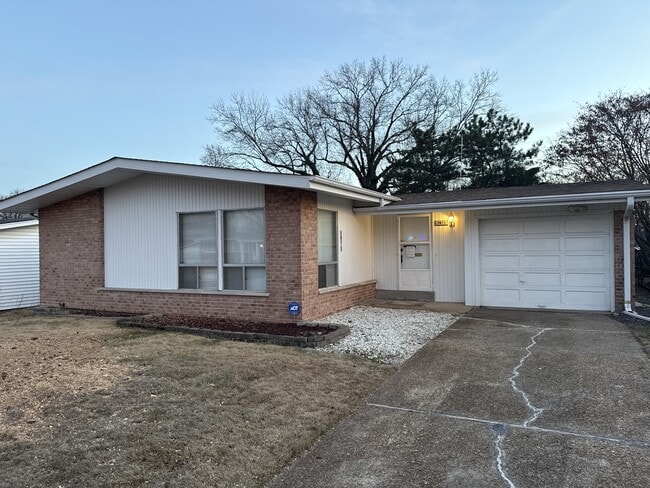 1475 Hollywood Ln in Florissant, MO - Building Photo - Building Photo