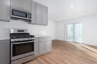 2934 Somerset Dr, Unit Quarter in Los Angeles, CA - Building Photo - Building Photo