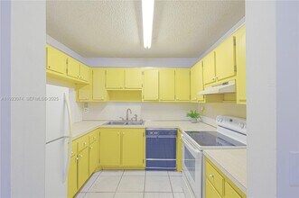 1900 W 68th St in Hialeah, FL - Building Photo - Building Photo