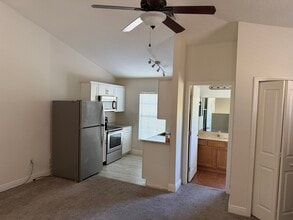 14531 Cotswolds Dr, Unit Apartment in Tampa, FL - Building Photo - Building Photo